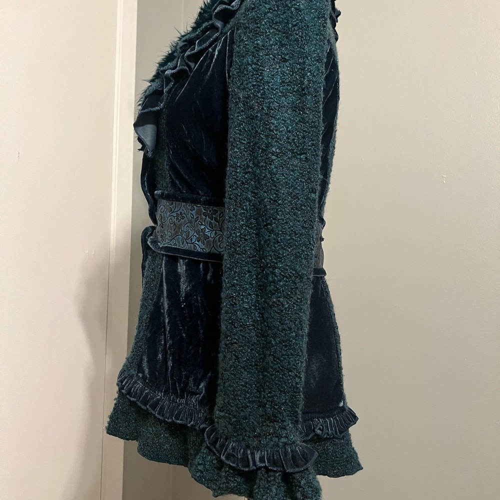 Elegant Women's Jacket with Faux Fur Trim - Picture 6 of 8